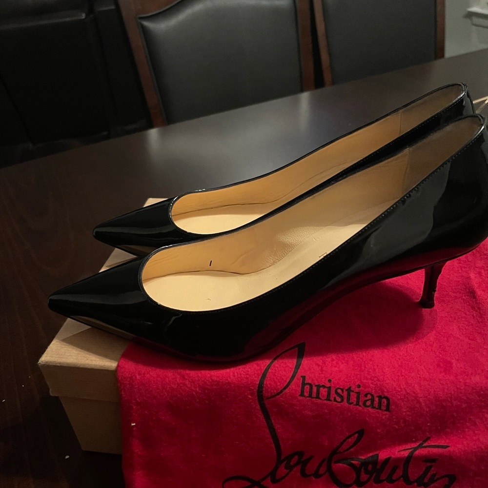 Authentic Christian Louboutin Kate. Size 40 1/2 . Heel:70mm